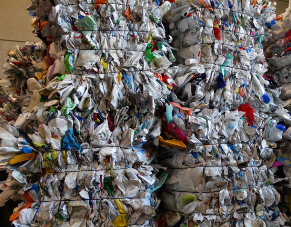Residuos de plástico para reciclar - Dense Fluid Degreasing